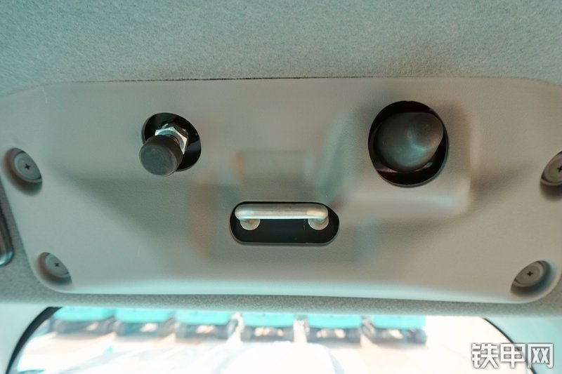 神钢SK220XD-10挖掘机局部