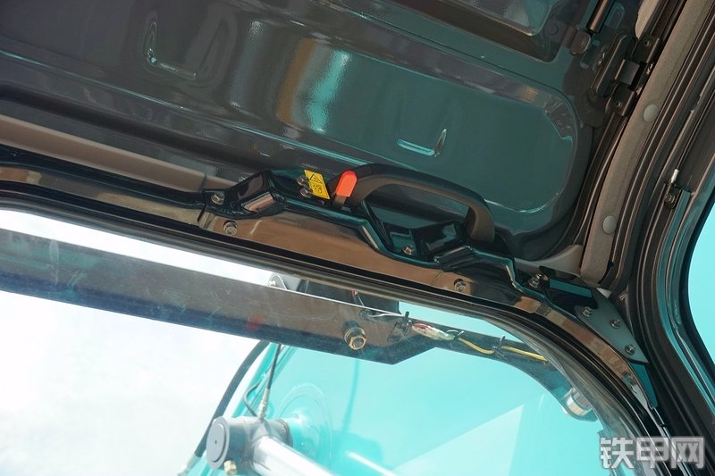 神钢SK220XD-10挖掘机局部