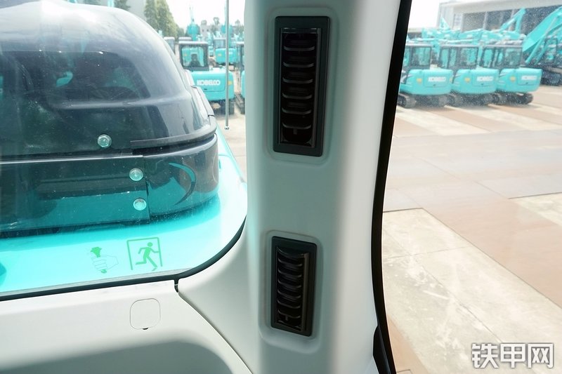 神钢SK380XD-10挖掘机局部