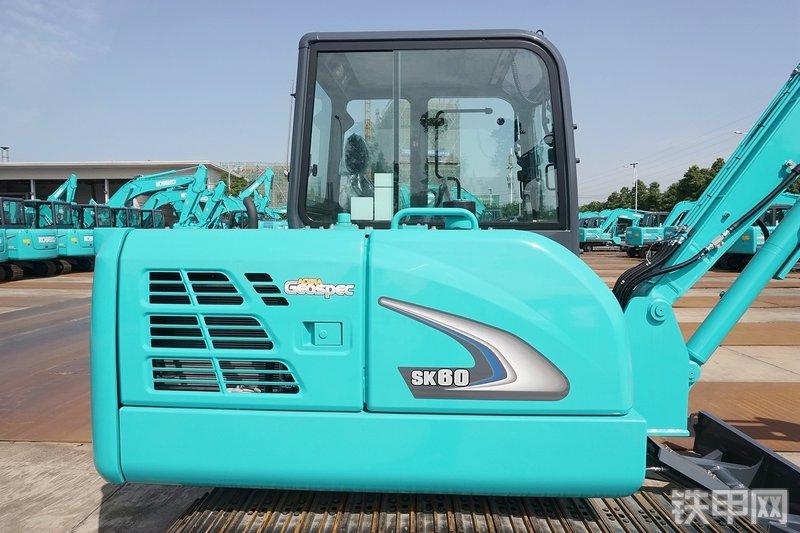 神钢SK60-8挖掘机整机外观