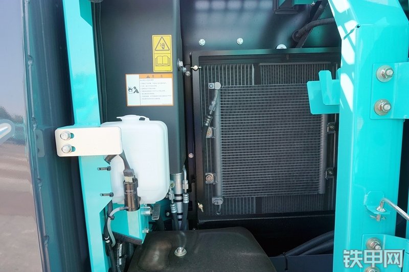 神钢SK75-8挖掘机局部