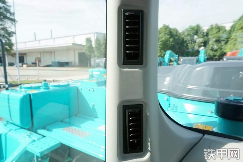 神钢SK210LC-10挖掘机局部