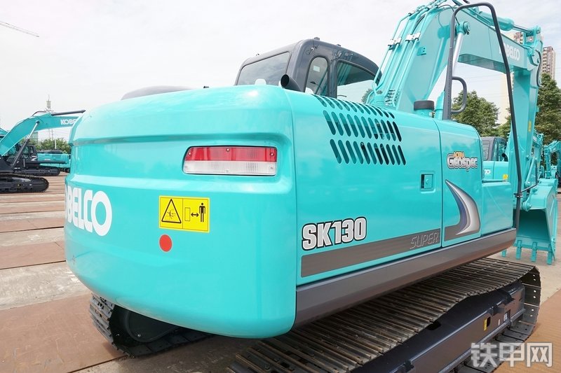 神钢SK130-8挖掘机整机外观