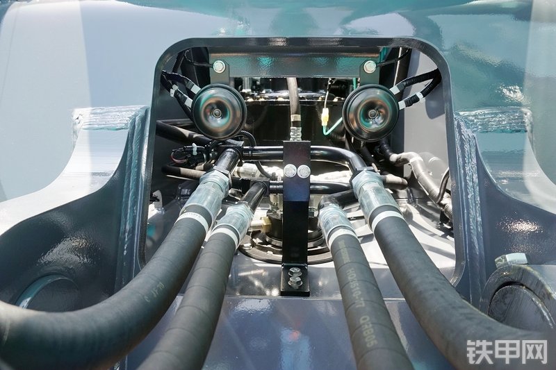 神钢SK260LC-10挖掘机局部