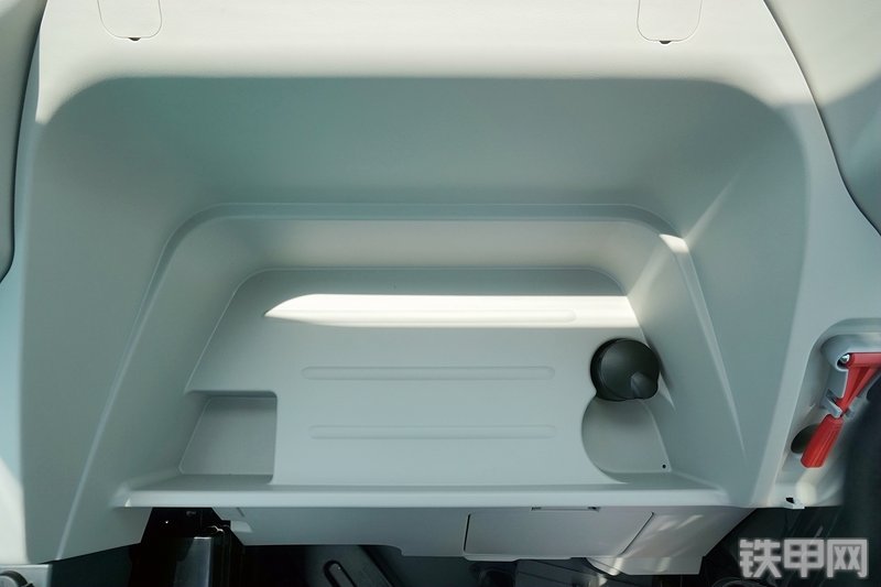 神钢SK260LC-10挖掘机局部