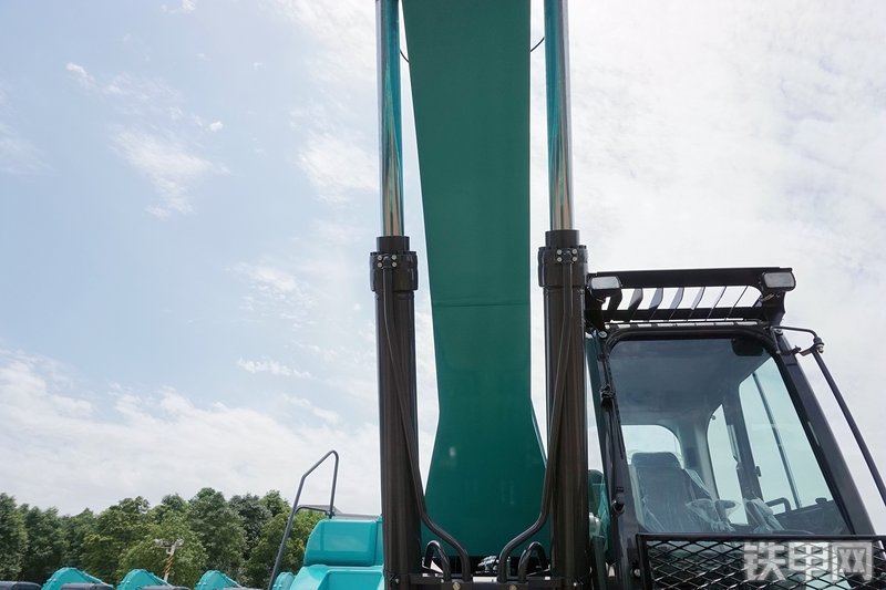 神钢SK380XD-10挖掘机局部