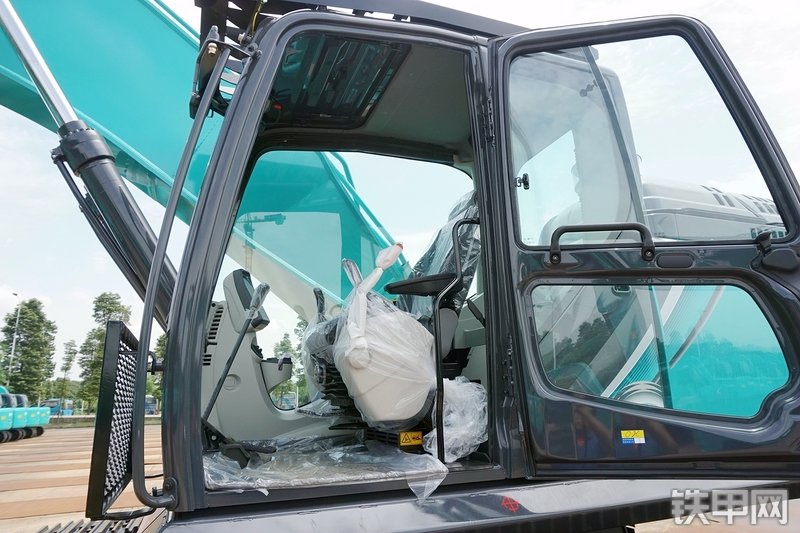 神钢SK380XD-10挖掘机局部