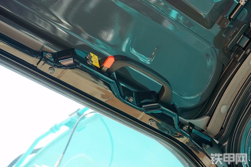 神钢SK260LC-10挖掘机局部