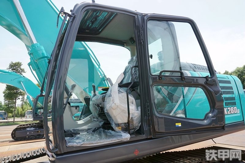 神钢SK260LC-10挖掘机局部