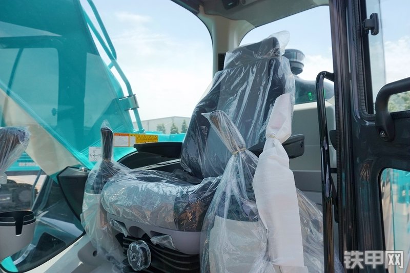 神钢SK260LC-10挖掘机局部