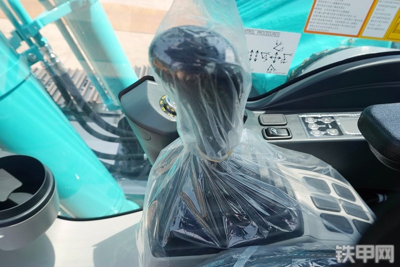 神钢SK260LC-10挖掘机局部