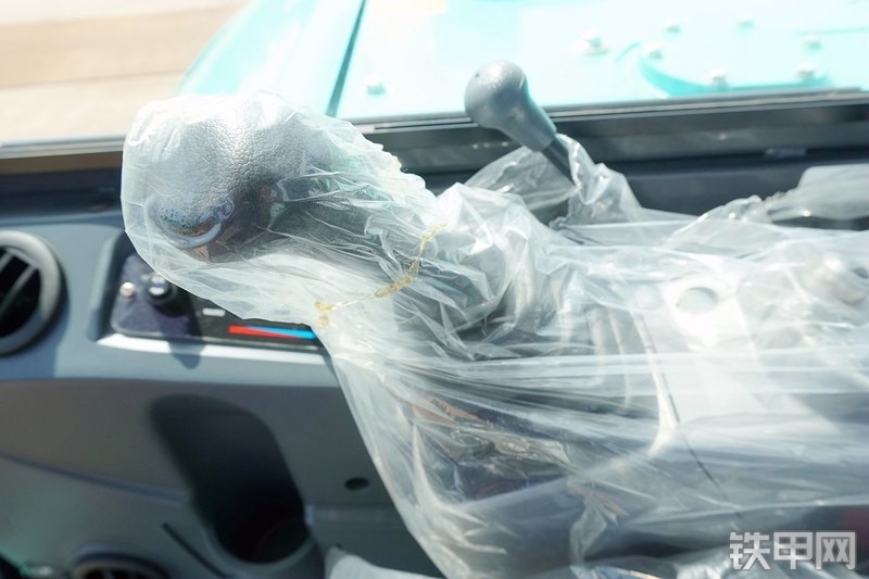 神钢SK60-8挖掘机局部