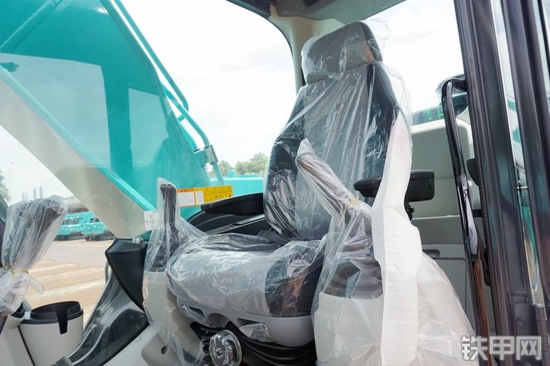 神钢SK220XD-10挖掘机局部