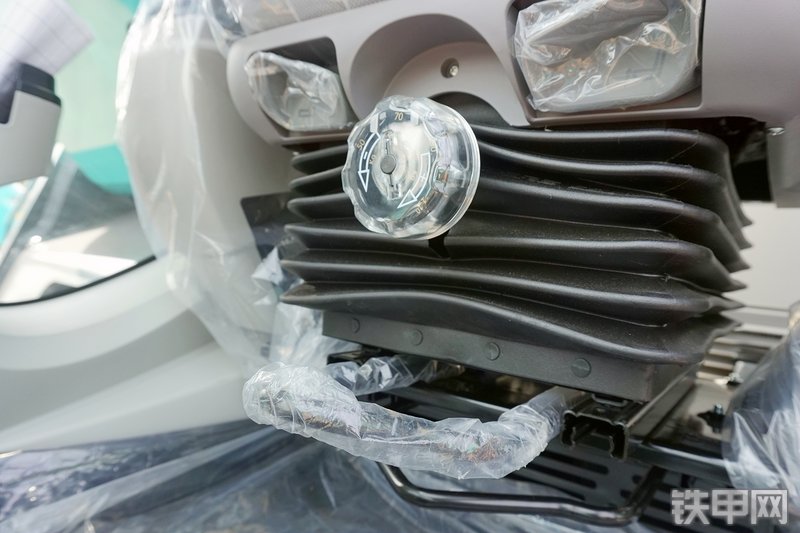 神钢SK270XD-10挖掘机局部