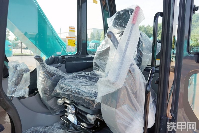 神钢SK75-8挖掘机局部