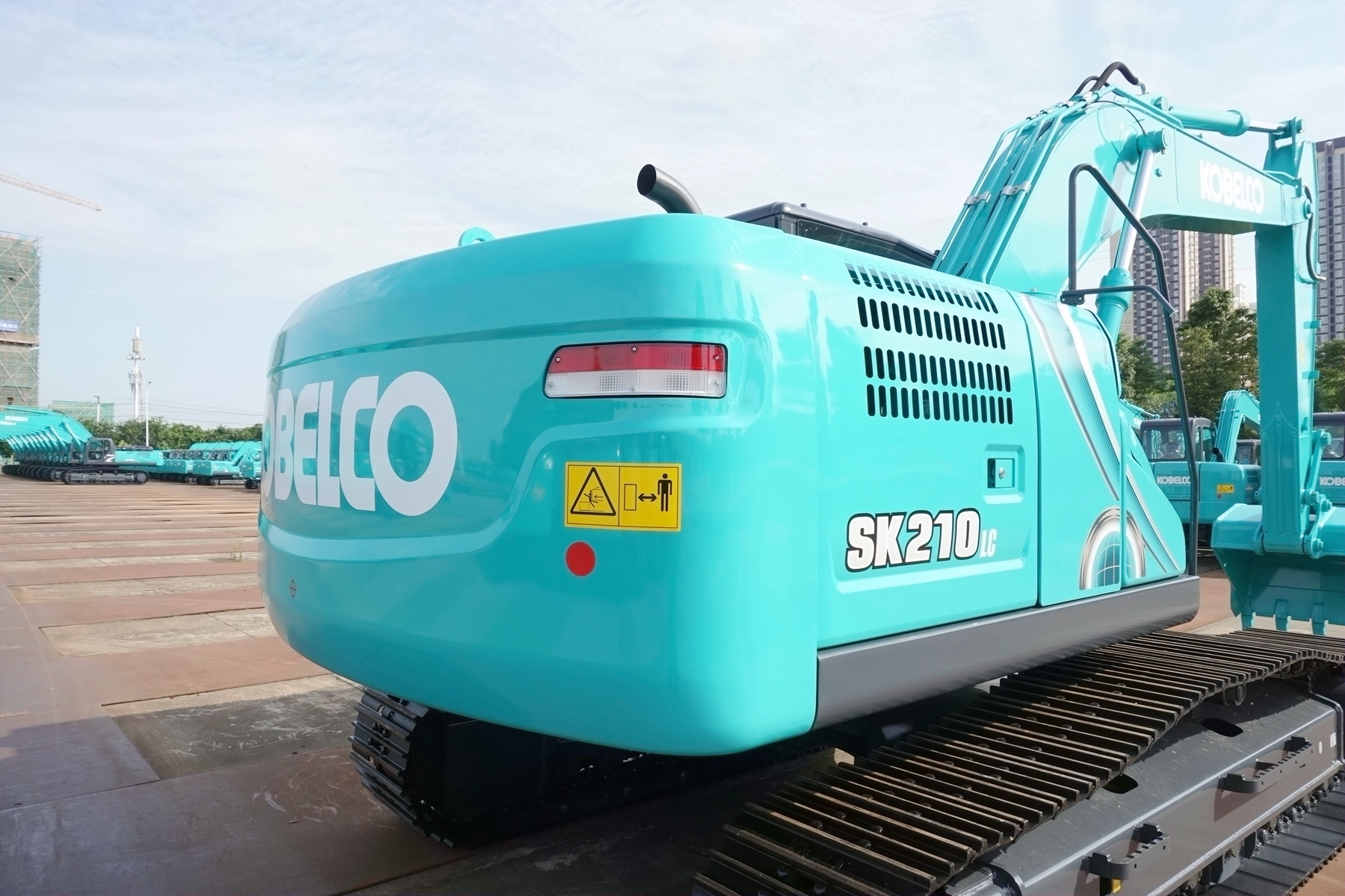 神钢sk210lc-10挖掘机