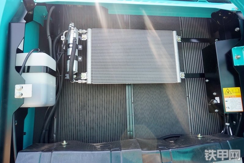 神钢SK350LC-10挖掘机局部