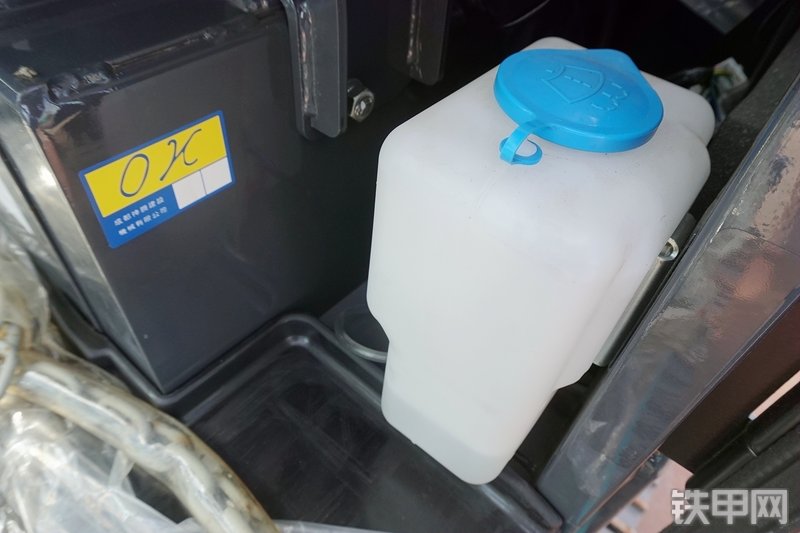 神钢SK60-8挖掘机局部