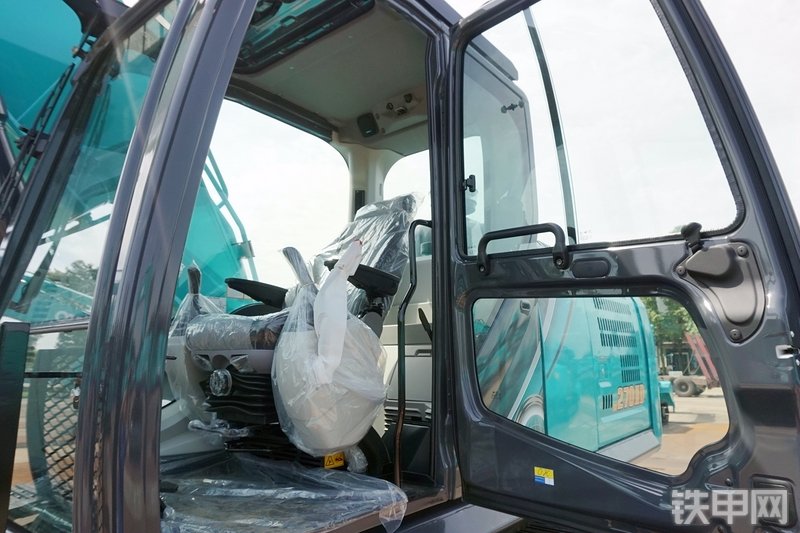 神钢SK270XD-10挖掘机局部