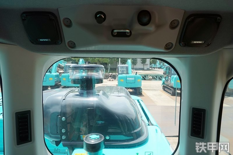 神钢SK260LC-10挖掘机局部