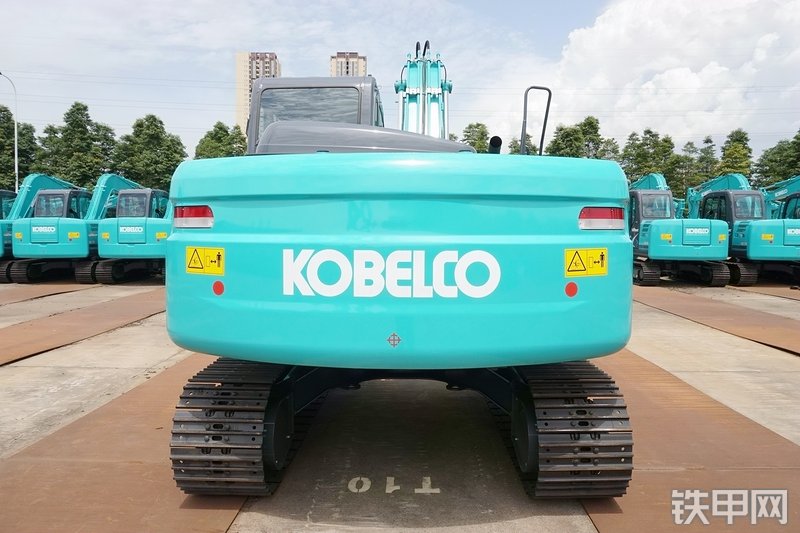 神钢SK130-8挖掘机整机外观