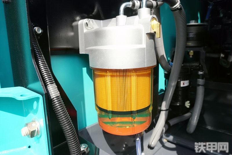 神钢SK200-10挖掘机局部