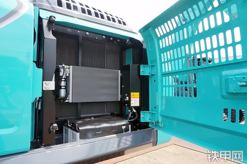 神钢SK220XD-10挖掘机局部