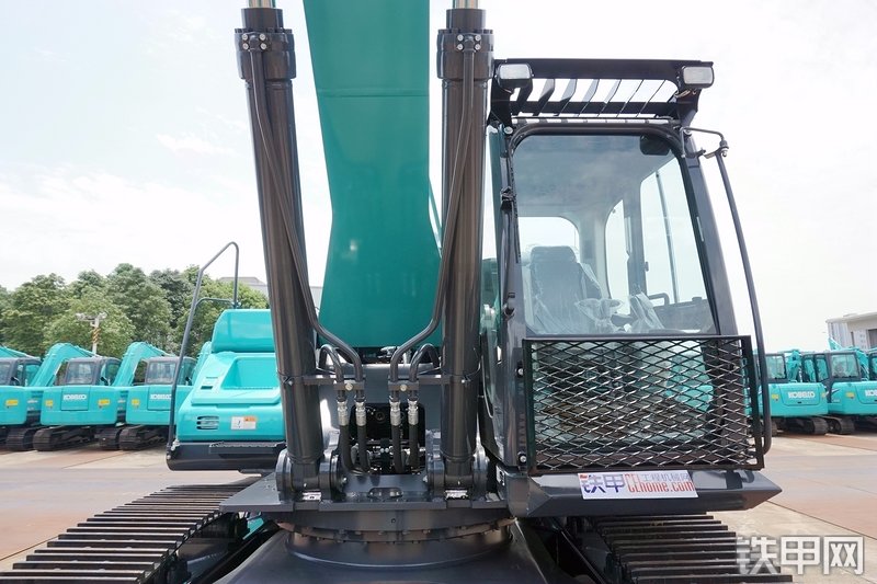 神钢SK380XD-10挖掘机整机外观