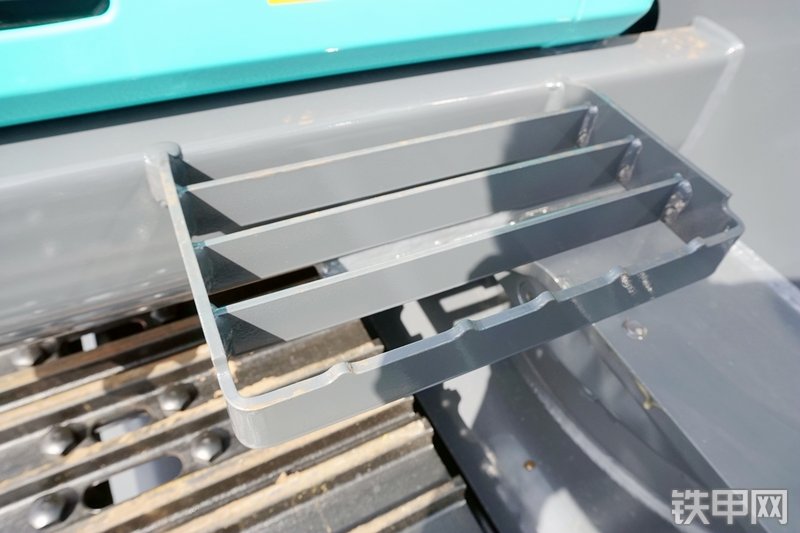 神钢SK200-10挖掘机局部