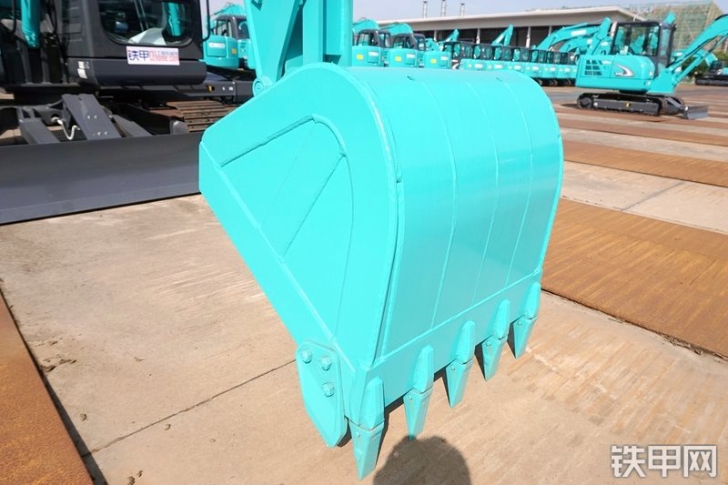 神钢SK75-8挖掘机局部