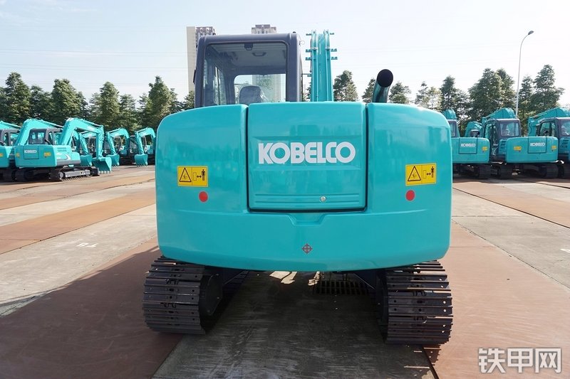 神钢SK75-8挖掘机整机外观