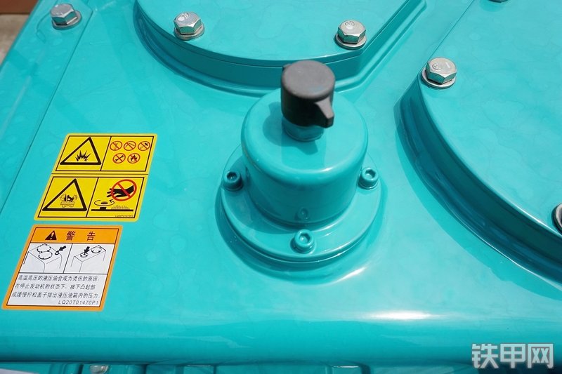 神钢SK220XD-10挖掘机局部