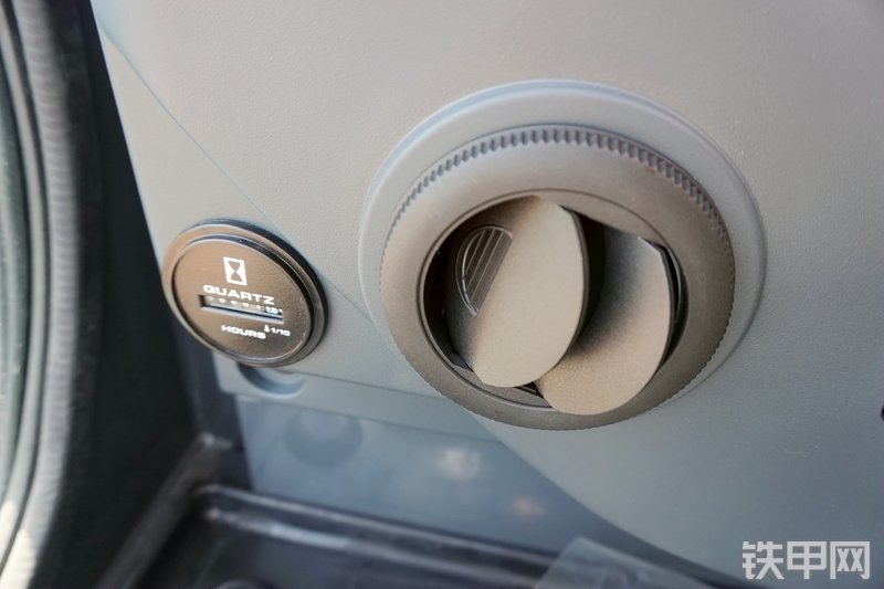 神钢SK60-8挖掘机局部