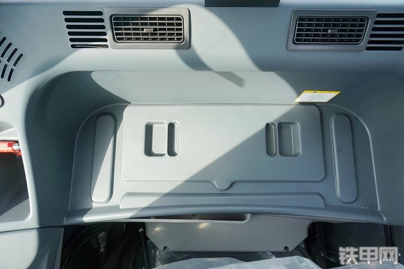 神钢SK75-8挖掘机局部