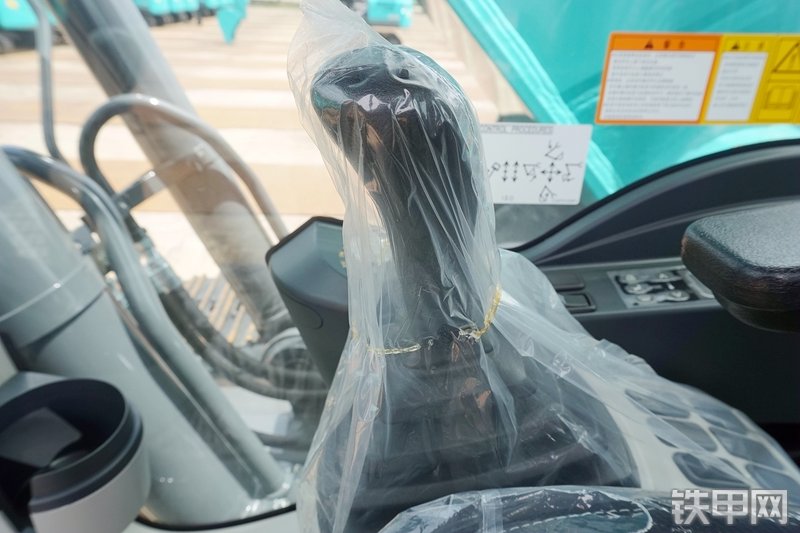 神钢SK220XD-10挖掘机局部