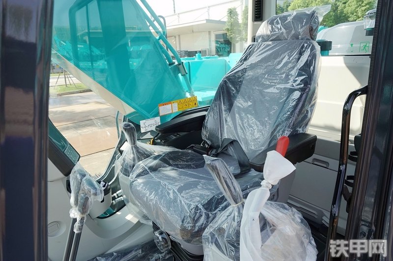 神钢SK210LC-10挖掘机局部