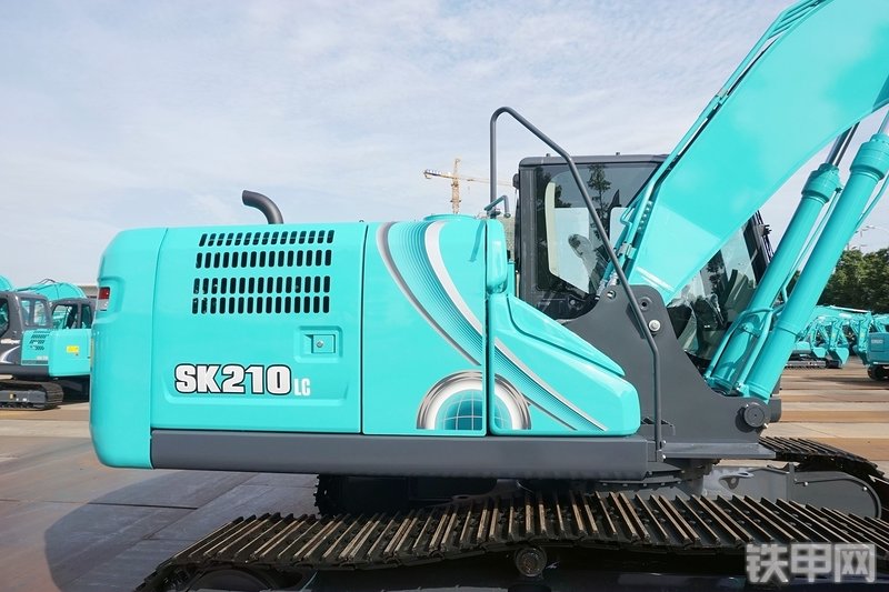 神钢SK210LC-10挖掘机整机外观