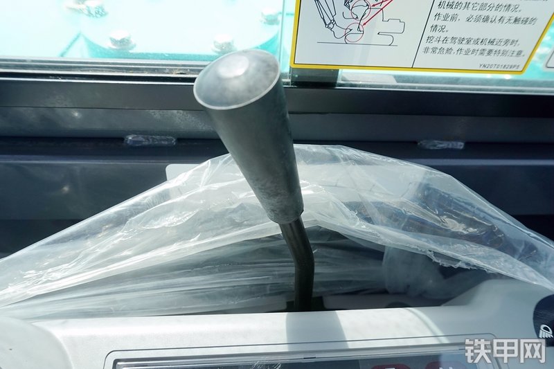 神钢SK60-8挖掘机局部