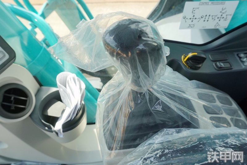 神钢SK200-10挖掘机局部