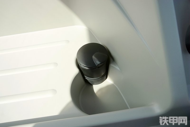 神钢SK200-10挖掘机局部