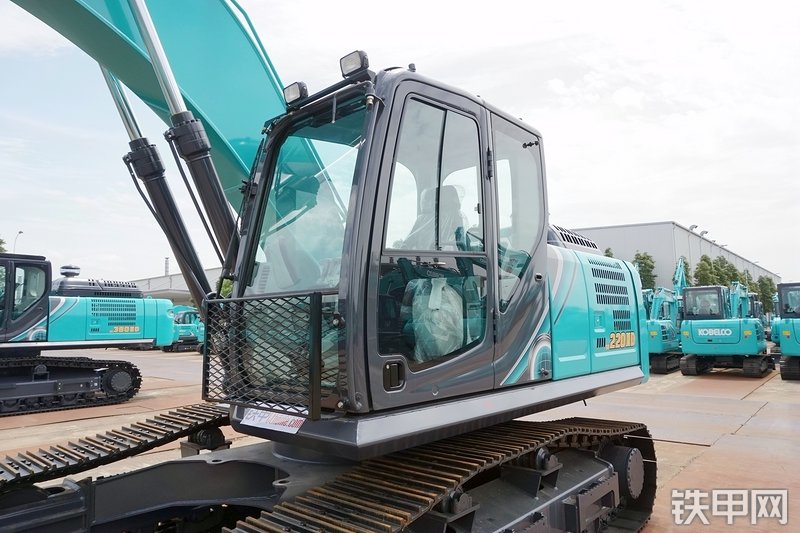 神钢SK220XD-10挖掘机整机外观