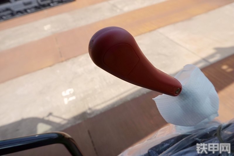 神钢SK200-10挖掘机局部