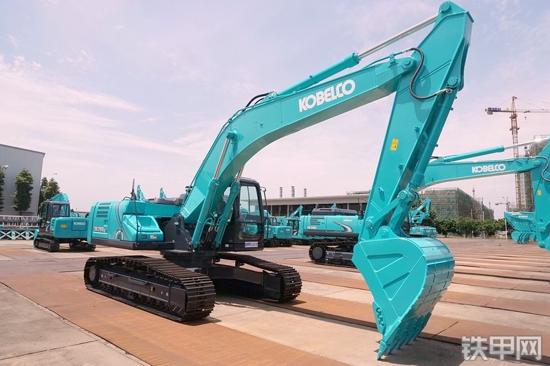 神钢SK260LC-10挖掘机整机外观