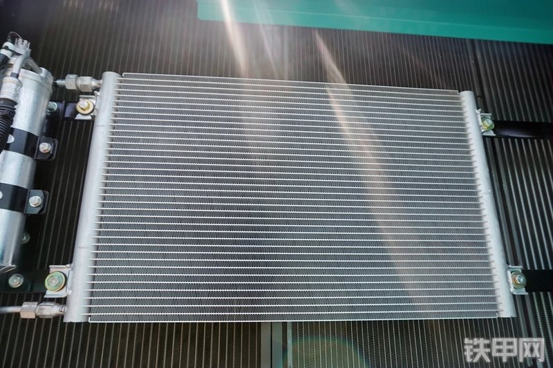 神钢SK350LC-10挖掘机局部