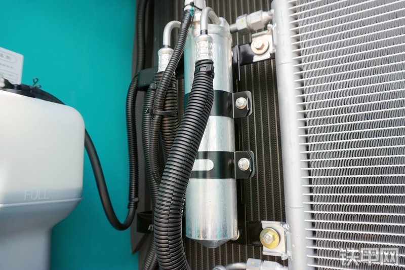 神钢SK260LC-10挖掘机局部