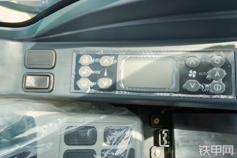 神钢SK260LC-10挖掘机局部