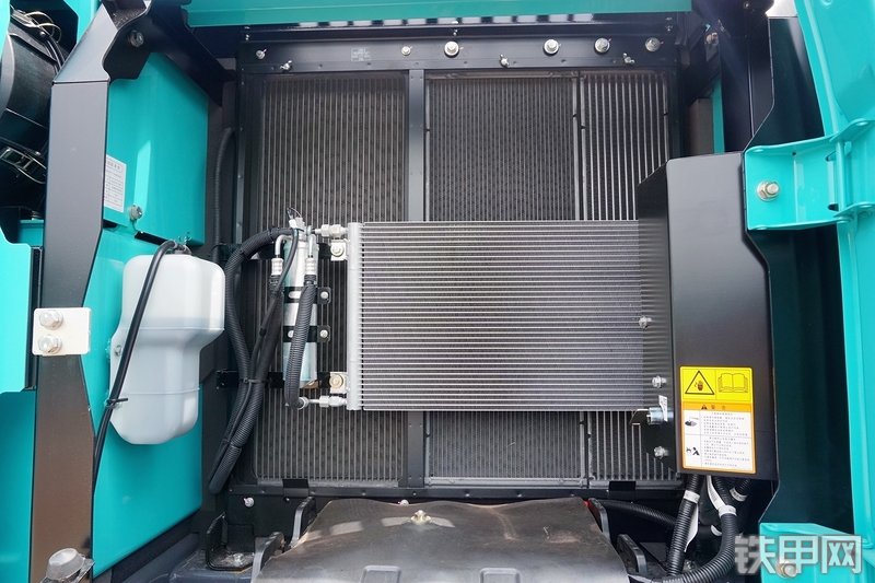 神钢SK220XD-10挖掘机局部