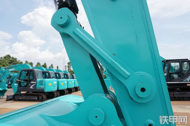 神钢SK220XD-10挖掘机局部