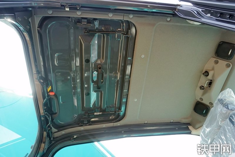 神钢SK200-10挖掘机局部