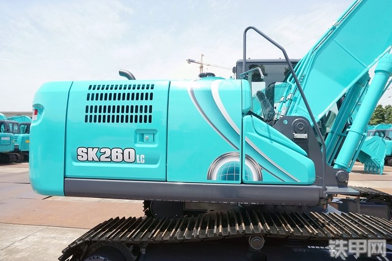 神钢SK260LC-10挖掘机整机外观